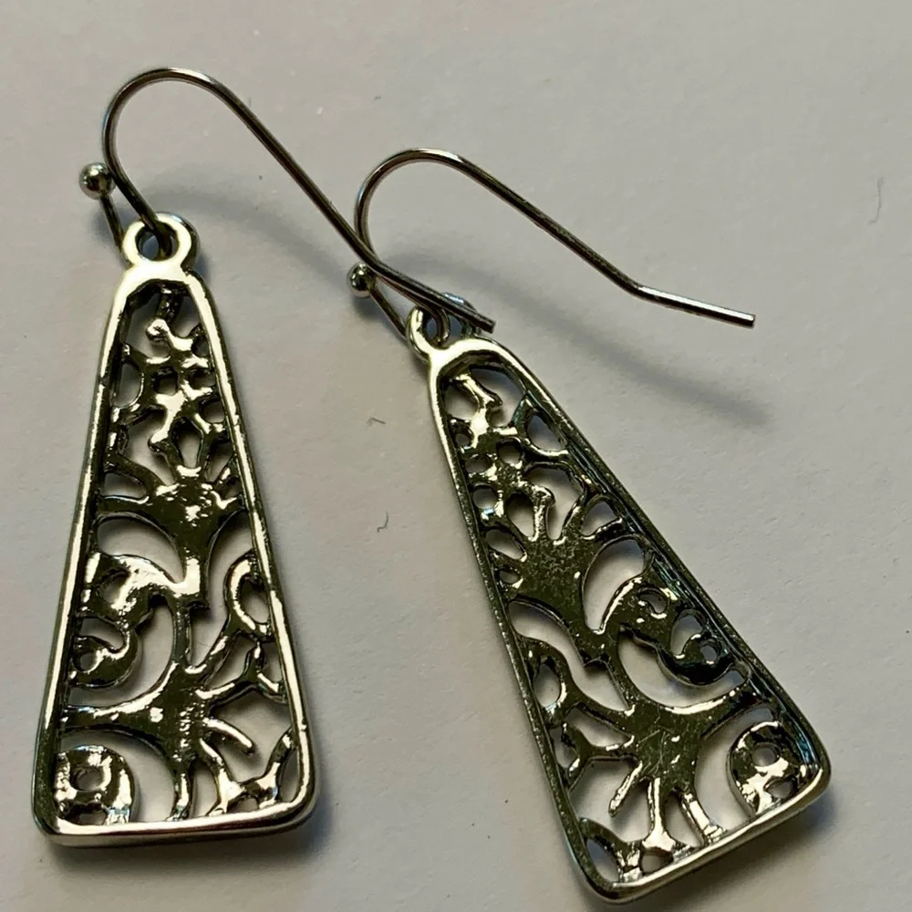 Lia Sophia earrings Silver dangle cut out style - Picture 7 of 9